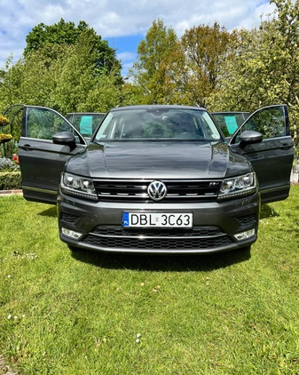 Volkswagen Tiguan cena 109000 przebieg: 107000, rok produkcji 2017 z Bolesławiec małe 191